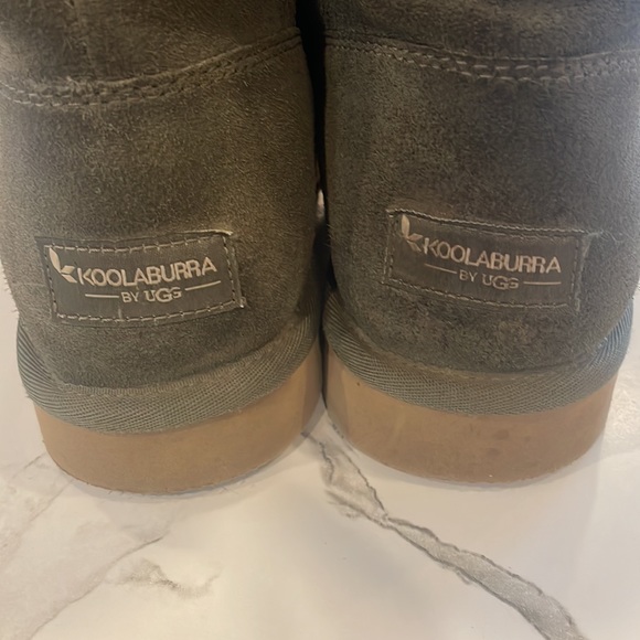 Ugg Koolaburra Boot, Size 7, Olive Green, 2 button closure, Winter boot, warm - Picture 4 of 14